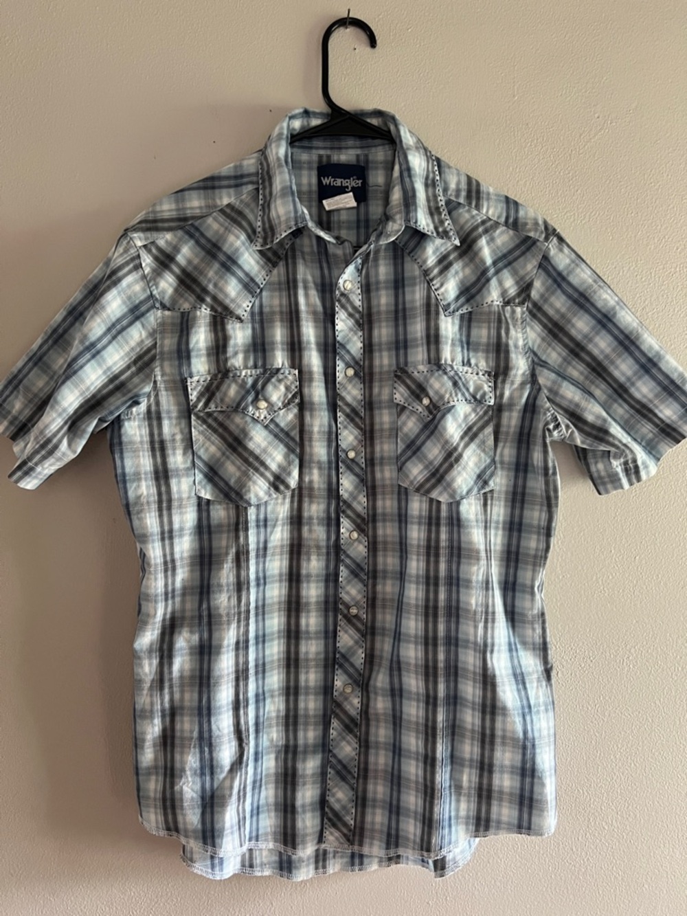 Wrangler short sleeve snap up men’s shirt size medium